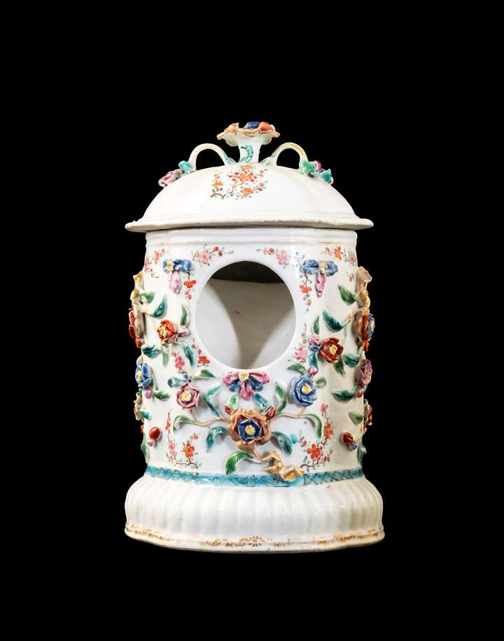GG: Chinese export pocelain famille rose watch stand and cover